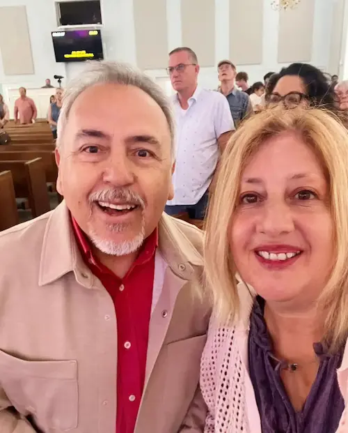 Pastor Carlos Alemán y su esposa Viviana de Alemán